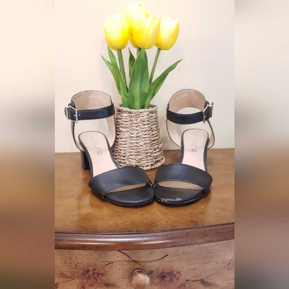 Unisa black sandal